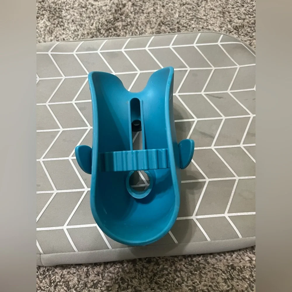 Bathtub kneeling pad and faucet cover